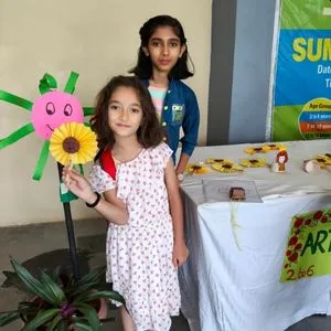 Group of kids participating in art and craft at SVPS Summer Camp